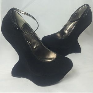 Steve Madden velvet gravity platform pumps